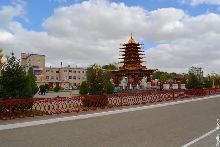 В Элисте открыли мемориальную доску Апушу Джимбинову
