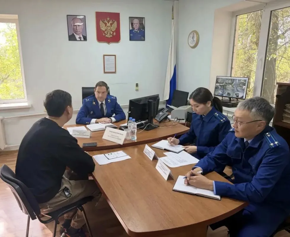 И.о. прокурора Калмыкии провёл приём жителей Кетченеровского района