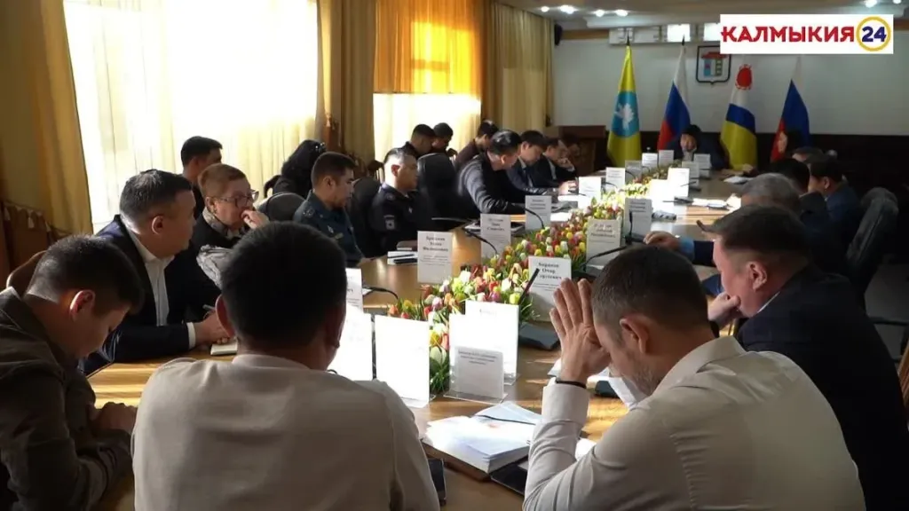 В Элисте ремонтируют три дороги у Центрального рынка