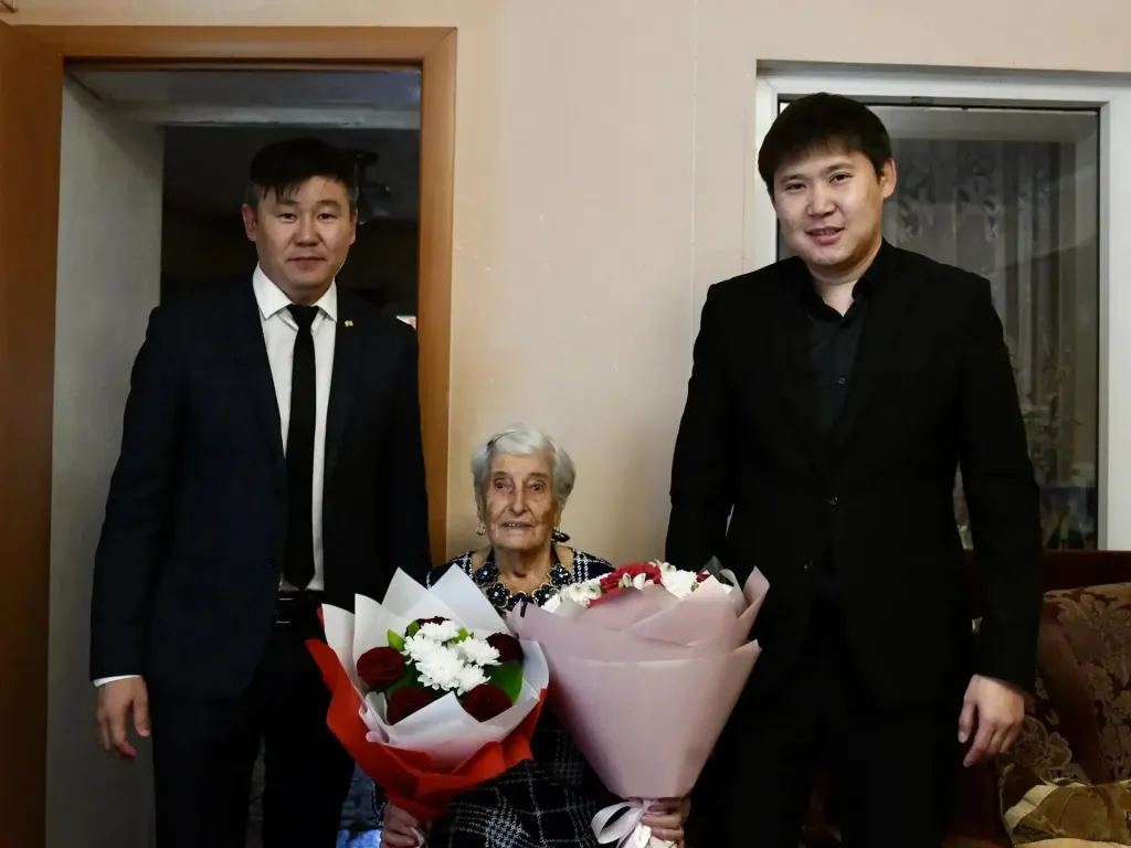В Элисте поздравили с 95-летием труженицу тыла Анастасию Олифиренко