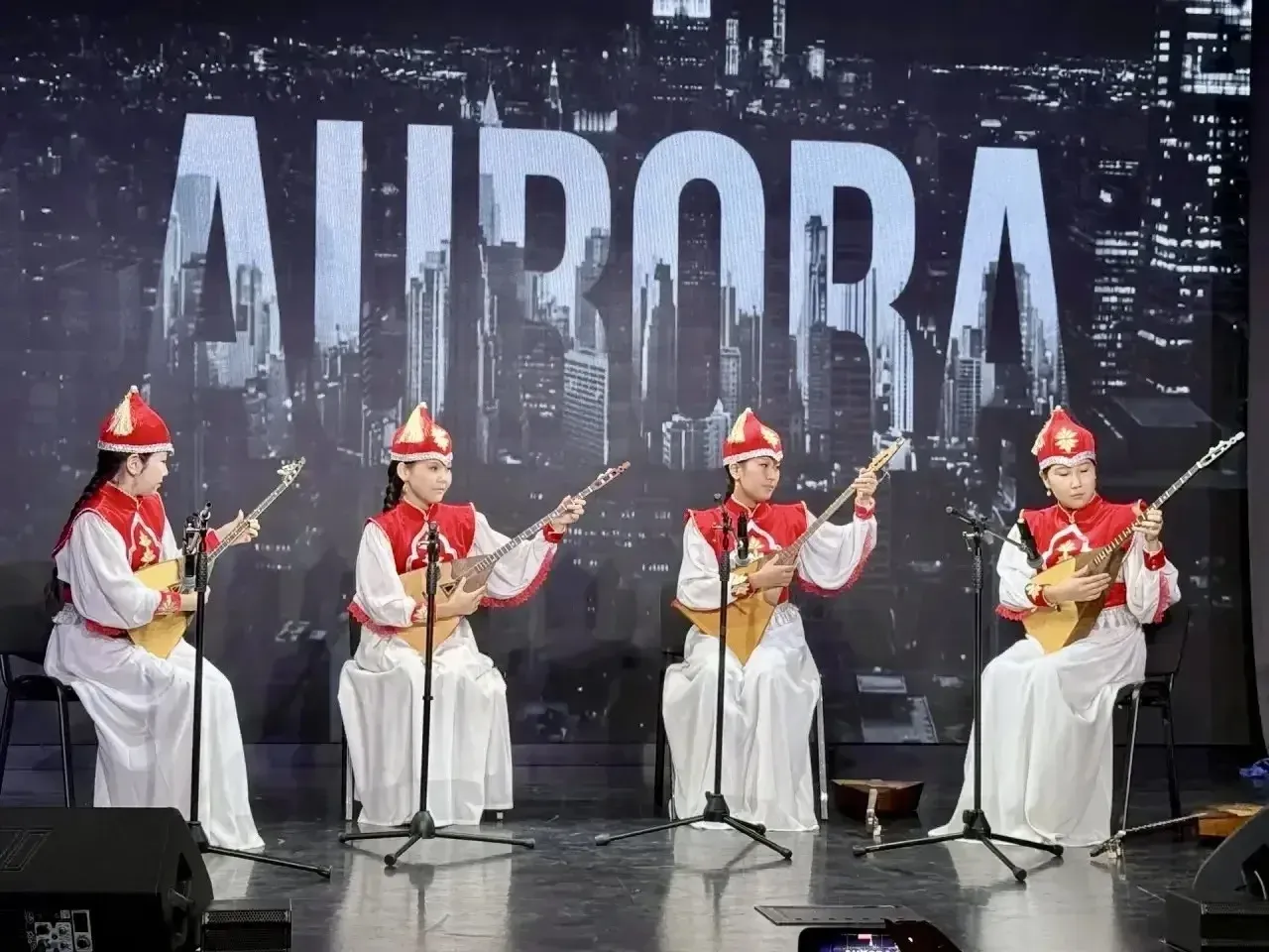 Ансамбль домбристок из Калмыкии получил Гран-при международной премии в Москве